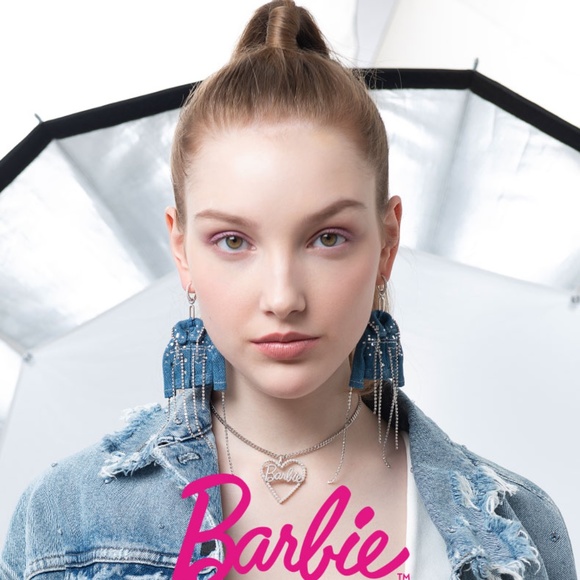 Designer HeFangX Barbie 2021 Edition Fancy Barbie Necklace - Picture 9 of 11